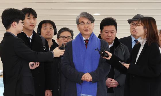 '김건희에 디올백 선물' 최재영 목사, 특검 참고인 조사