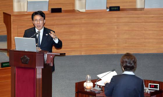 경제분야 대정부질문 답변하는 김민석 국무총리