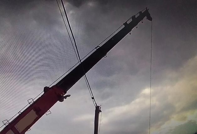 제주서 크레인이 고압선 건드려 5000여 가구 정전