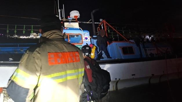 제주 애월 고내포구 인근서 낚시어선 좌초…승선원 11명 구조