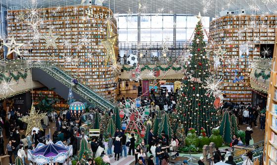'크리스마스 분위기 물씬'