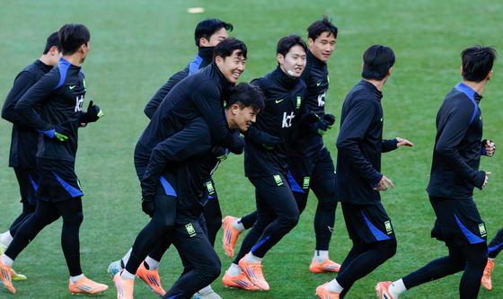 손흥민 '즐거운 훈련'