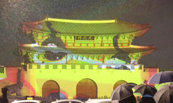 눈과 함께 시작된 서울의 겨울 축제 시즌