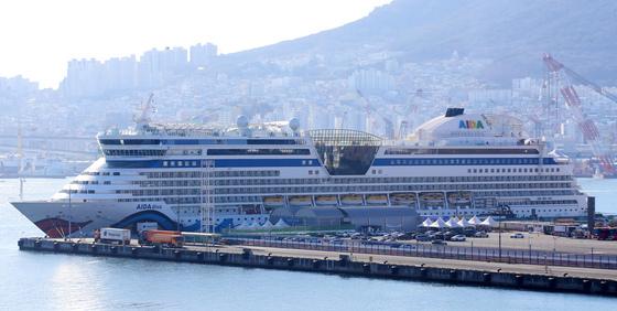 월드와이드 크루즈 '아이다디바'호 부산항 첫 입항