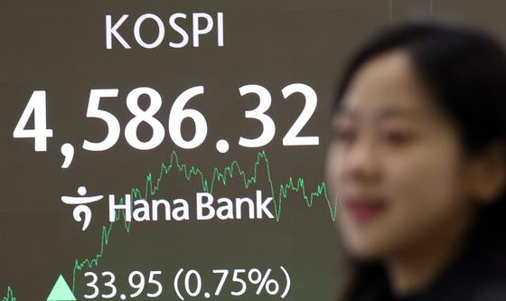 코스피, 4586.32 '사상 최고치'