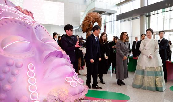 리우 카니발전 관람하는 김혜경 여사와 호잔젤라 다 시우바 여사