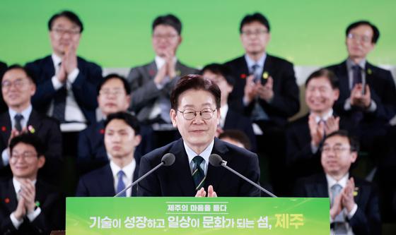 제주도민과 인사하는 이재명 대통령