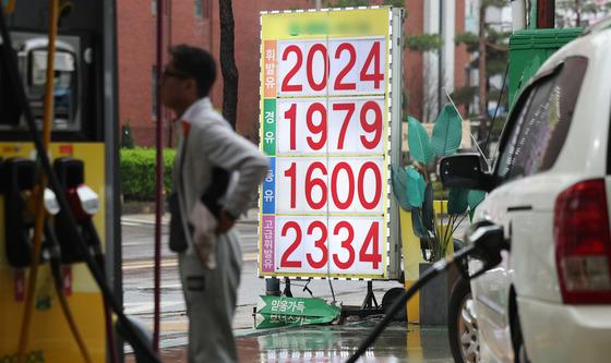 3차 최고가격제 실시 첫날…서울 기름값 상승세 지속