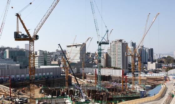 중동사태 장기화에 건설업계 비상, 정부 대응책 논의