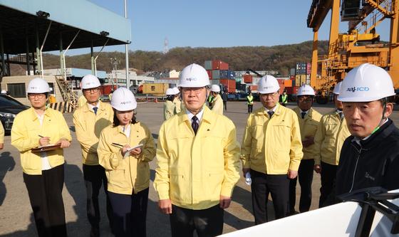 이재명 대통령, 화물운송·물류업계 현장 방문