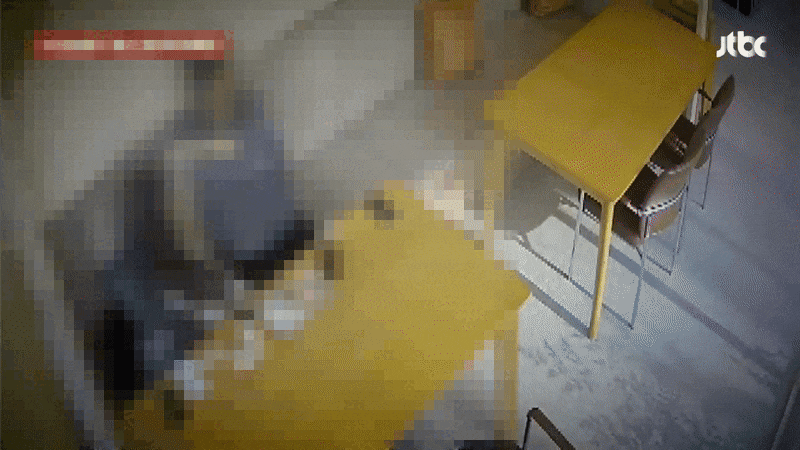 대낮 카페서 음란행위 남녀…노팬티로 중요부위 노출한 태국 여성[주간HIT영상]