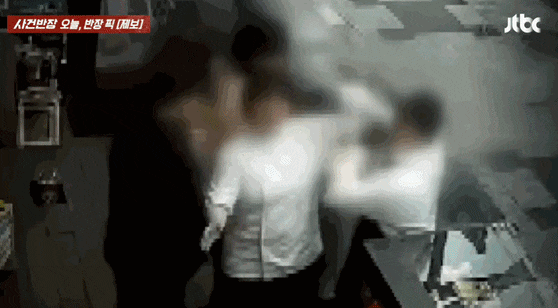 "시장 바닥 장사 주제에"…닭꼬치 환불 받고 난동 부린 속초 '진상 남녀'[영상]