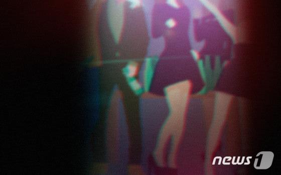"12세 소녀가 5명을 상대"…日 마사지 업소 취업, 엄마가 데리고 입국