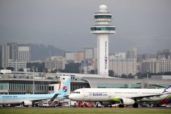 제주공항 관제 교신 불법 청취한 10대 중국 관광객 체포