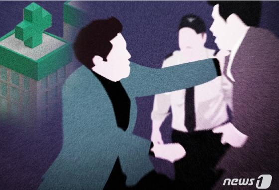 맨홀 뚜껑으로 차량 부숴…주택가 난동 피운 60대 체포