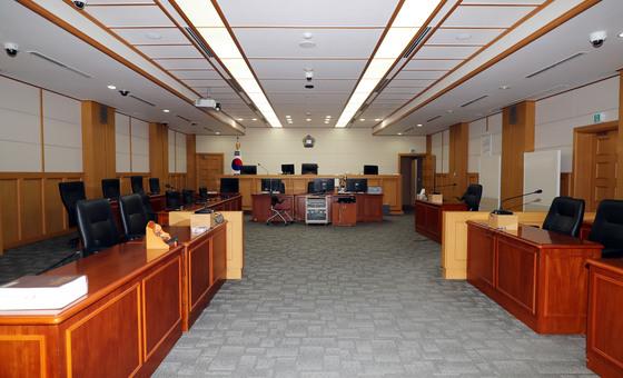 제주 버스정류장서 청소년 강제 추행한 30대 중국인, 집행유예