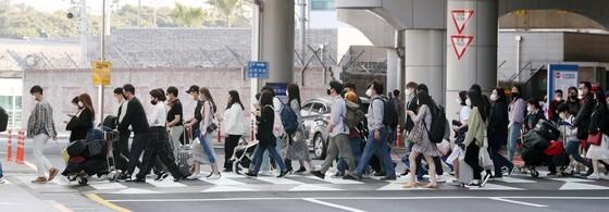제주공항, 드라마·연휴·정책 '3박자'에 활력 되찾아