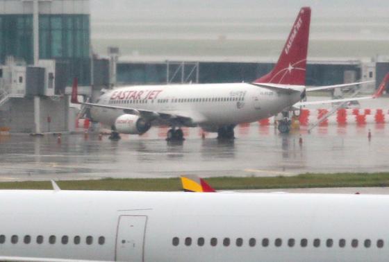 화물칸 열린 상태서 제주공항 착륙한 이스타항공 여객기