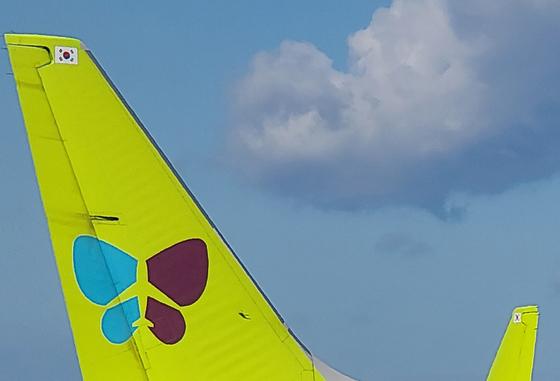 제주공항 이륙 전 진에어 여객기 연기 소동…122명 대피