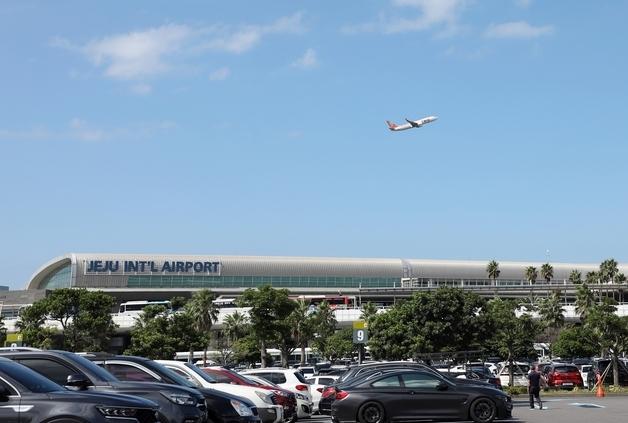 제주공항 급변풍에 회항까지…지연 104편·결항 3편