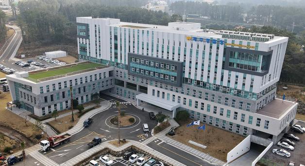 '억대 횡령 후 출국' 제주감협 직원, 경찰 자진 출석…"도피 아냐"