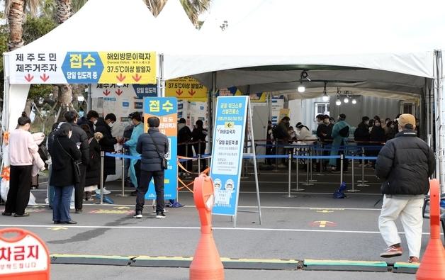 제주서 코로나19 환자 증가…중장년층 이상 75%