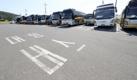 '고유가·관광 둔화'…제주 전세버스 기사에 최대 100만원 지원