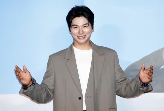 "E컵 처음 본다" 이이경 메시지 사라졌다…폭로자 DM대화서 '전송 취소' 의혹 