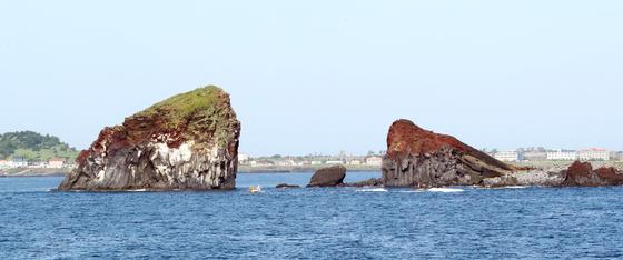 서귀포 형제섬 낚시객 2명 파도 맞고 바다 추락…인근 어선이 구조