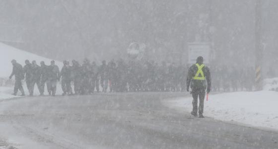제주도 산지 대설주의보, 최대 15㎝ 눈…한라산 주요 탐방로 전면통제