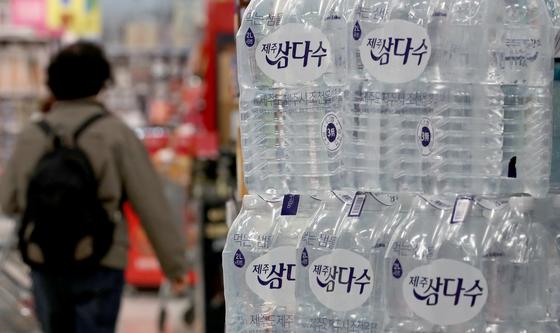 제주삼다수, 폭염서 이동노동자 지킨다…50만병 공급