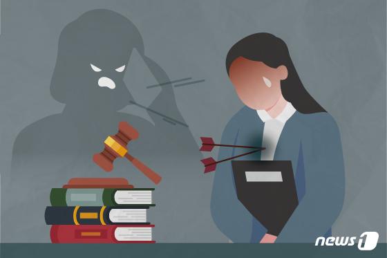 "초5 아들, 40분간 손들기 벌 세운 교사…꿈틀도 못하게 해놓고 '장난'" 