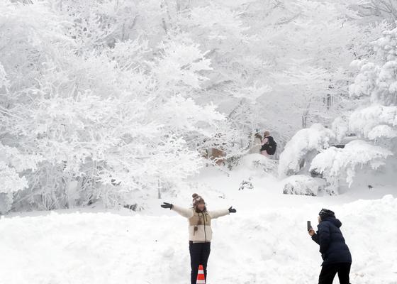 [오늘의 날씨]제주(13일, 토)…산지 최대 10㎝ 눈