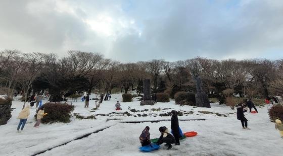 [오늘의 날씨]제주(5일, 목)…저녁에 가끔 비, 산지엔 눈