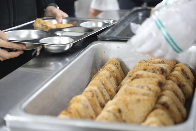 제주 학교급식 종사자, 방학에도 임금 지급…94% 상시근무 동의