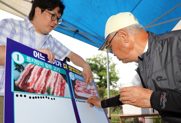 제주산 한우·돼지고기, 싱가포르 첫 수출길…선적식 개최