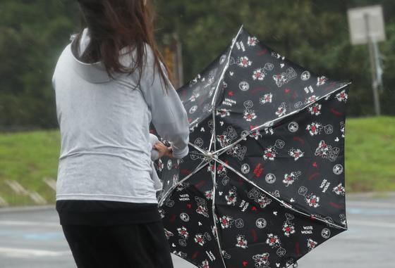 [오늘의 날씨]제주(2일, 월)…강풍에 높은 파도