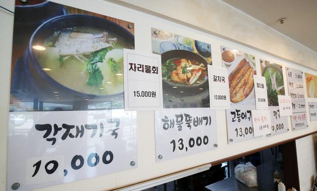 40년 생선전문 "신선도가 생명"…제주서만 맛보는 '이 국은'