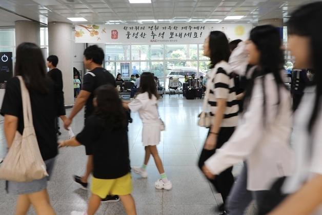 올 추석 제주공항에 43만8000명 몰린다…특별교통대책반 가동 