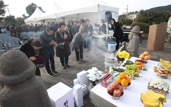 제주4·3 집단학살 마을 북촌리 너븐숭이서 희생자 위령제