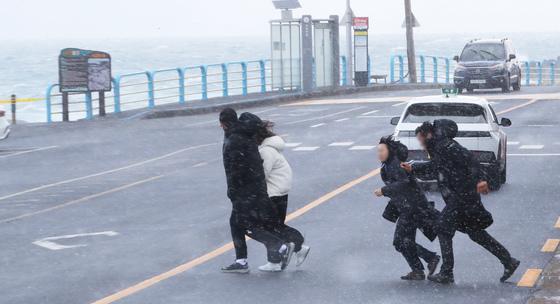 [오늘의 날씨]제주(1일, 토)…육해상에 강풍