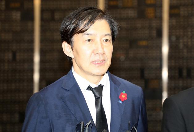 조국 "국힘 '건국전쟁2' 관람, 보편적 상식에 대한 배신"