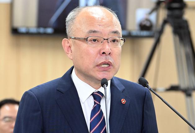 SNS서 오영훈 지사 홍보한 제주도 감사위원장, 행감서 사과