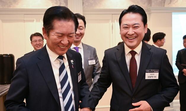 인사 나누는 정청래·장동혁 대표