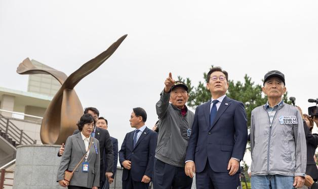 북녘 바라보며 대화하는 이재명 대통령