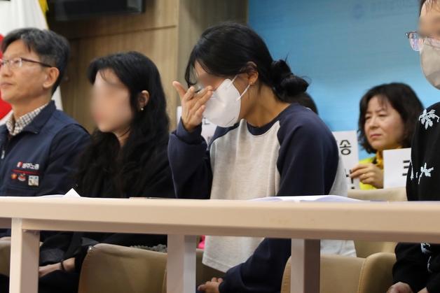 父 땅에 묻은 날 "출근 가능?"…유족 "쿠팡, 최악의 과로노동 몰아"