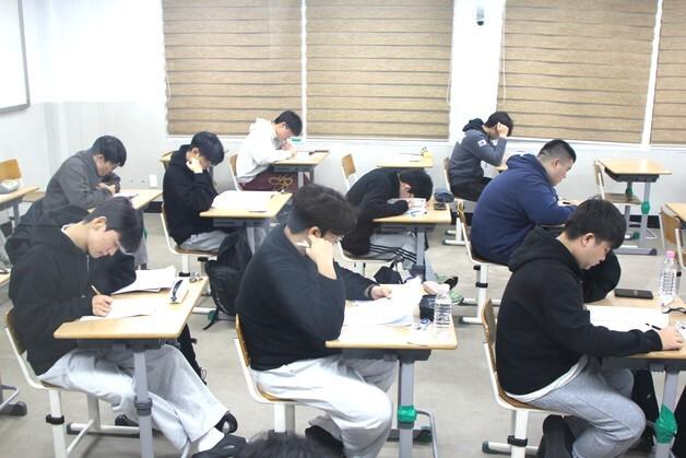 2026학년도 수능 시험장 '빈자리' 줄었다…제주 결시율 소폭 하락