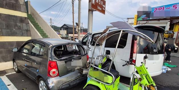 제주 우도서 승합차 돌진 사고…심정지 3명·중경상 10명(상보)