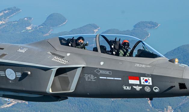 첫 지휘비행으로 KF-21 탑승한 손석락 공군참모총장