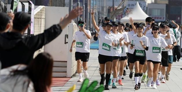 "세상을 바꾸는 러닝"…'숨은 영웅들'의 제주 해안 240㎞ 릴레이